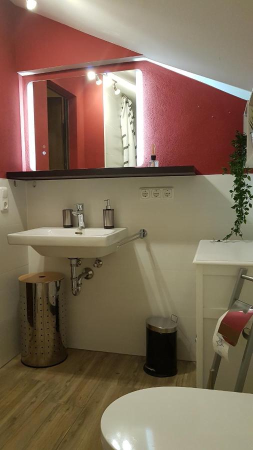 Kleine Gemuetliche Mansardenwohnung Im Suedosten Muenchens Assling Exterior photo
