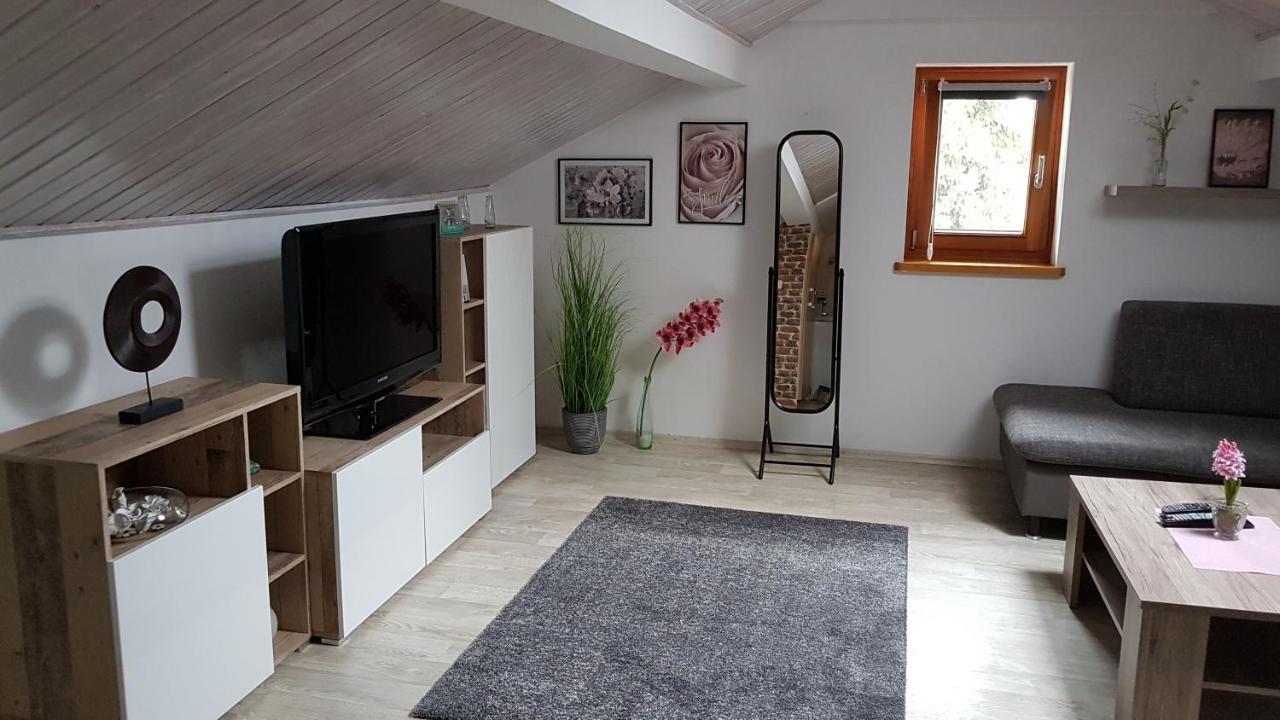 Kleine Gemuetliche Mansardenwohnung Im Suedosten Muenchens Assling Exterior photo