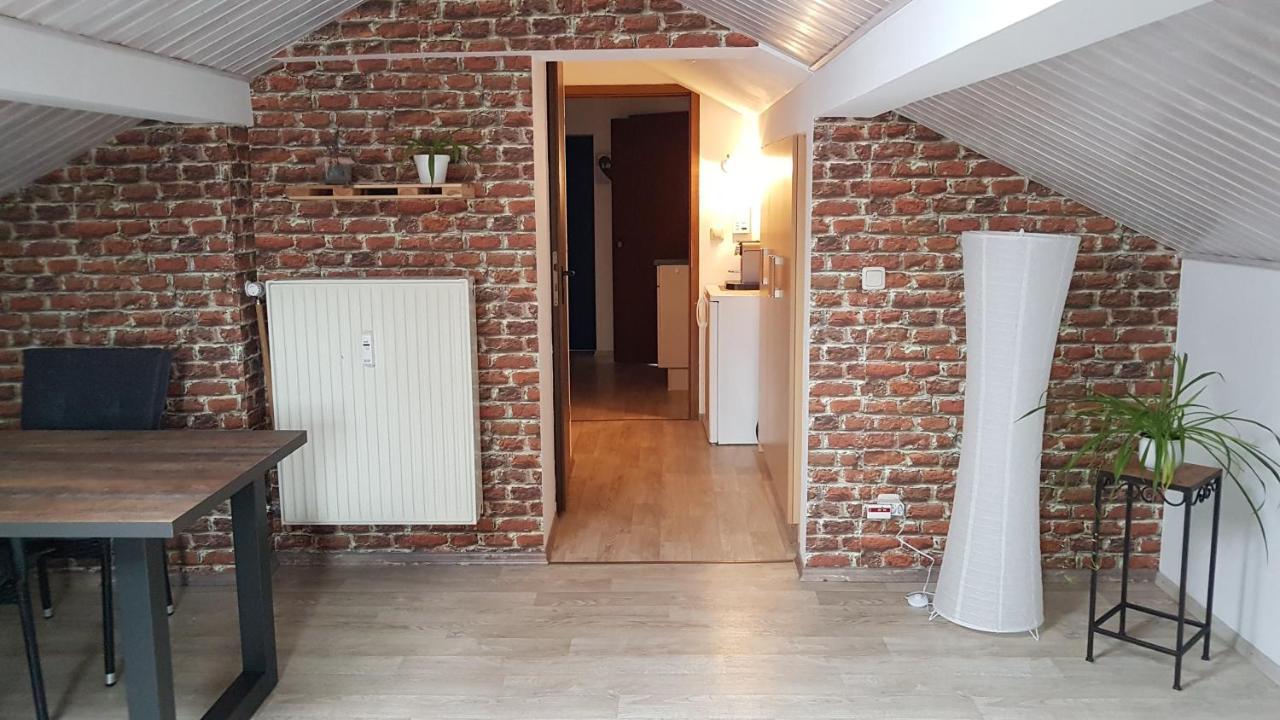 Kleine Gemuetliche Mansardenwohnung Im Suedosten Muenchens Assling Exterior photo